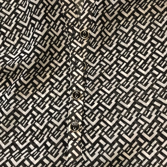 🔥 3 for 15 🔥 A.N.A Flowy Black and White Top - Picture 4 of 5